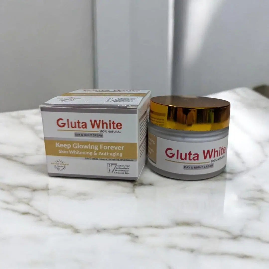 Whitening And Brightening Day And Night Cream with Smooth Texture - 1 Set